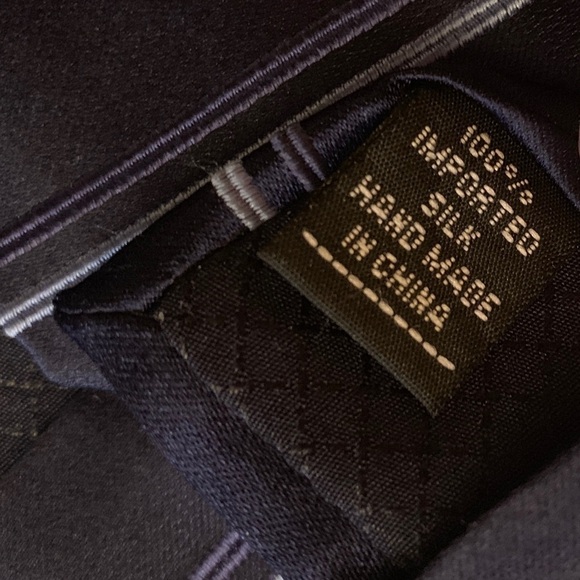 🌿SALE🌿Like New Dressy JONES New York Navy Blue 100% Silk Striped Necktie - Picture 7 of 10